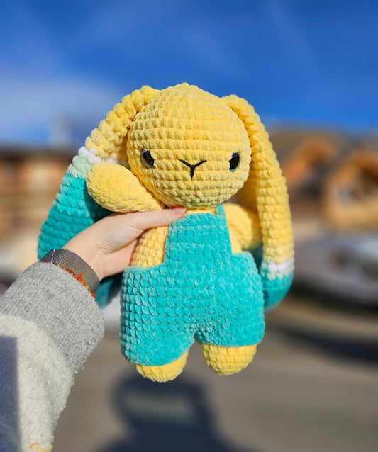 Summer yellow and blue crochet bunny rabbit, lapin au crochet été bleu et jaune